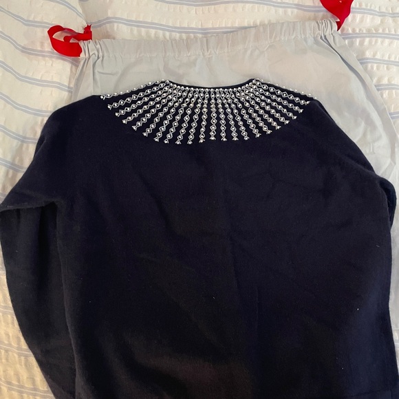 Perfect sweater for the holidays! - Picture 4 of 7